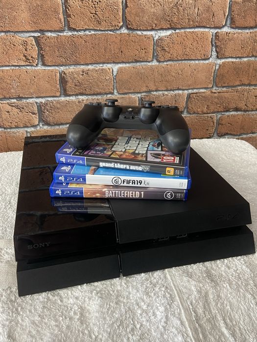 Ps4 c/3 jogos, 1 comando e suporte