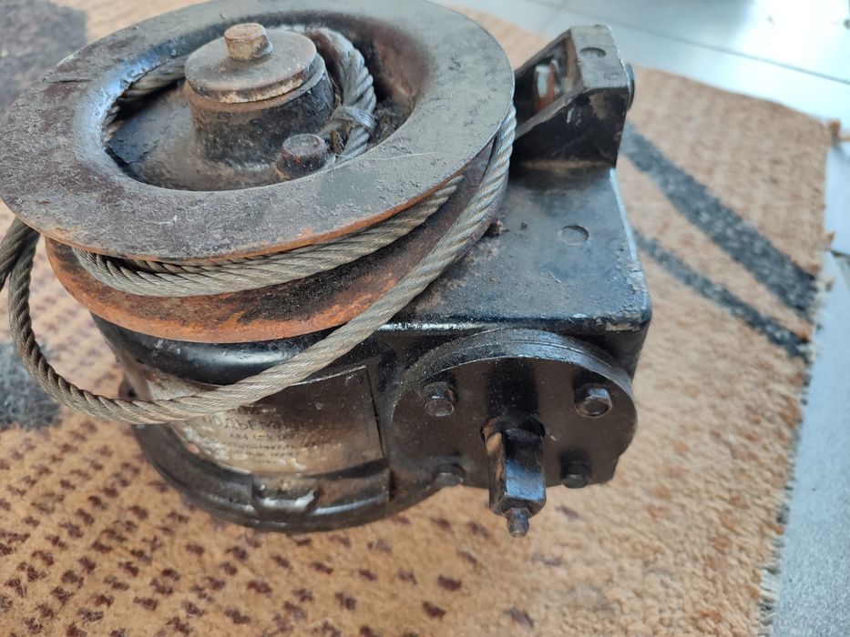 Лебёдка ручная .