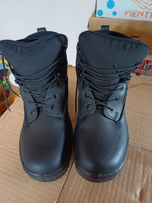 Продам ботинки, берци, нові, розмір 40.