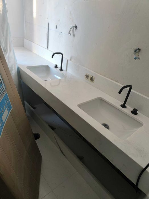 executo servicos electricista e picheleiro414933513353318404