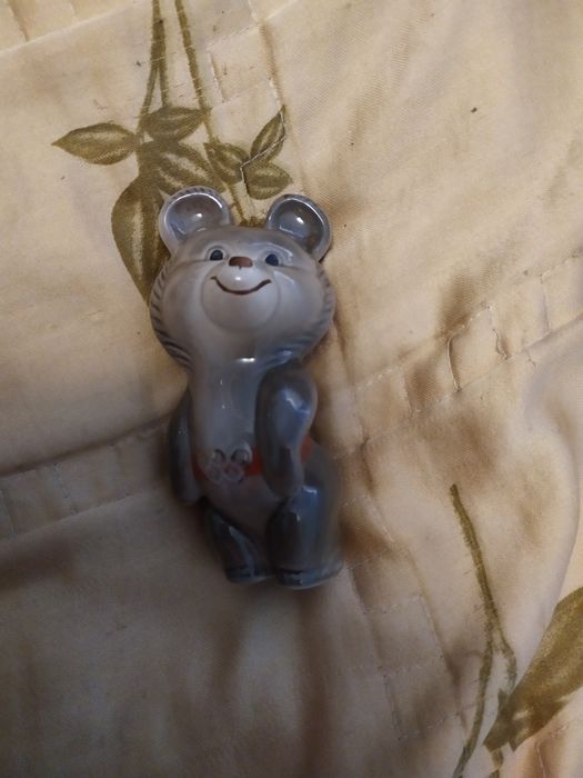 Статуетка олімпійській мішка