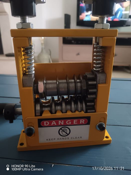 Máquina descarnar fio