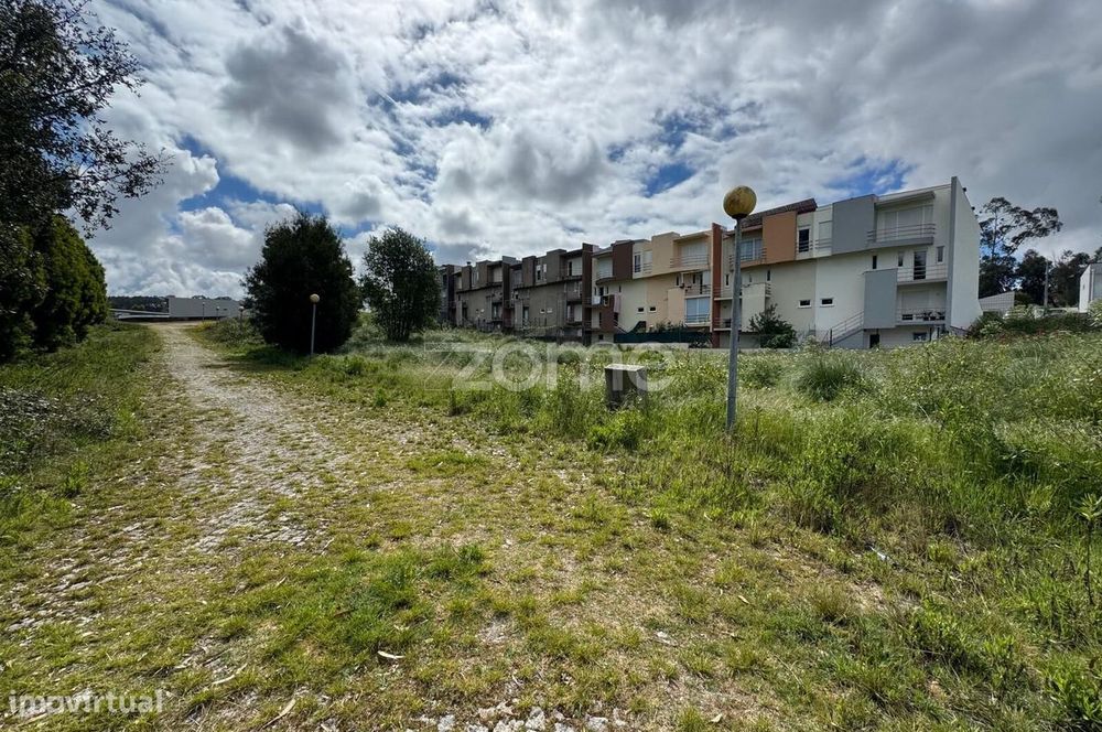 Lote de terreno, para construção de moradia, em Santa Maria de Lamas