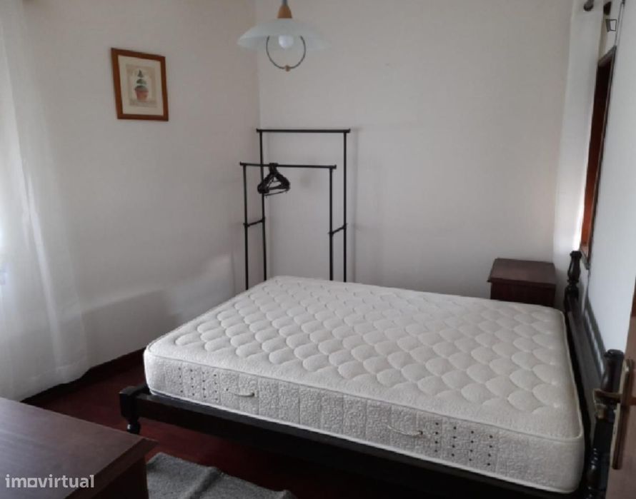 Quarto - localizado em Pedrouços Porto