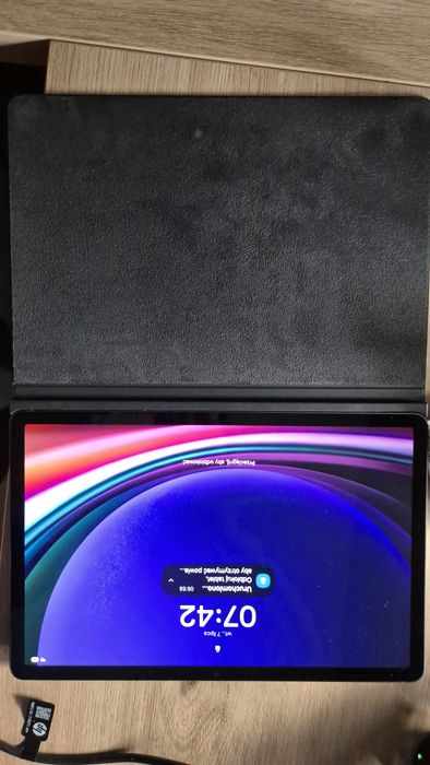 Tablet Samsung Galaxy Tab S9 z rysikiem i etui