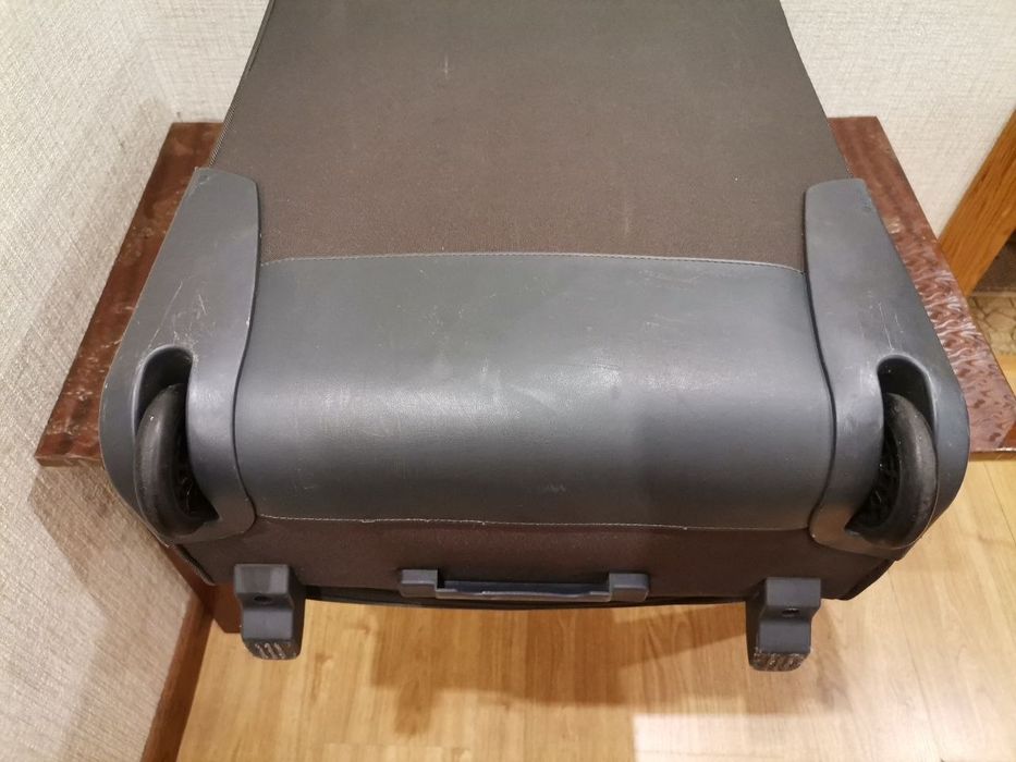 Delsey  67 см валіза середня чемодан средний