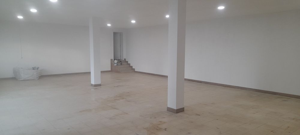 Alugo espaço amplo com 150m²