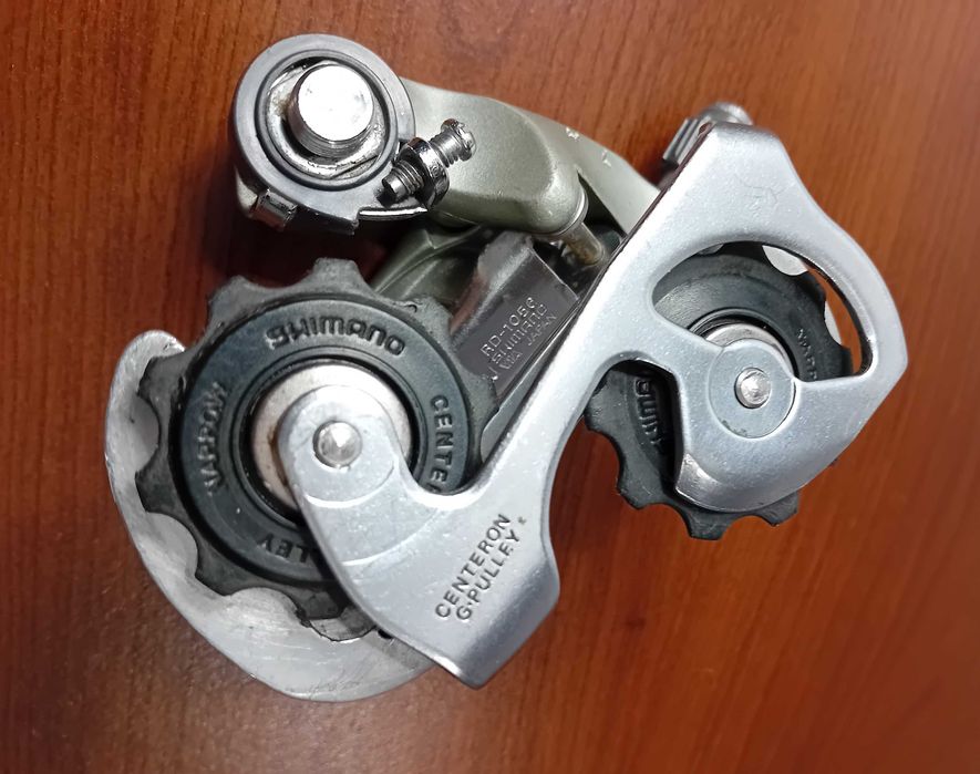 Przerzutka tylna Shimano 105 symbol RD-1056 w ładnym stanie