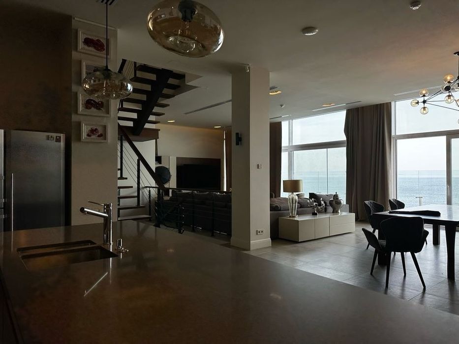 Аренда  премиального коттеджа  в Аркадии  с прямым  видом  на море