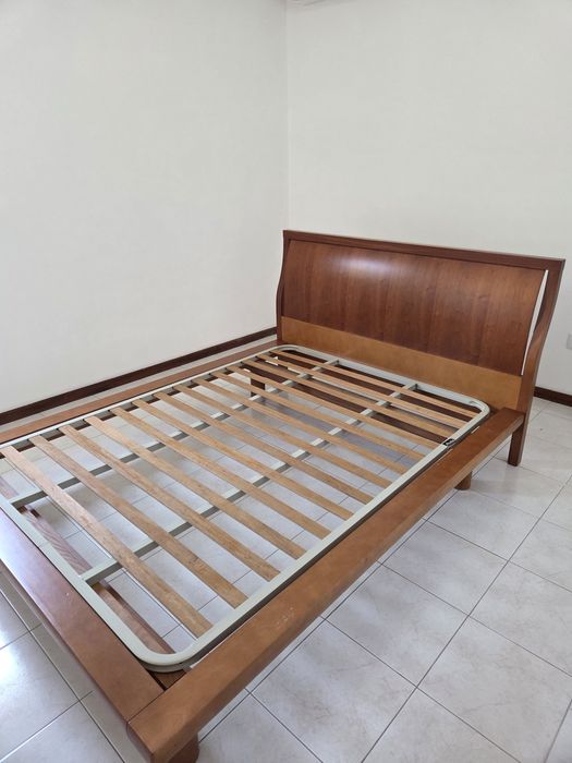 Vendo cama de casal em ótimo estado