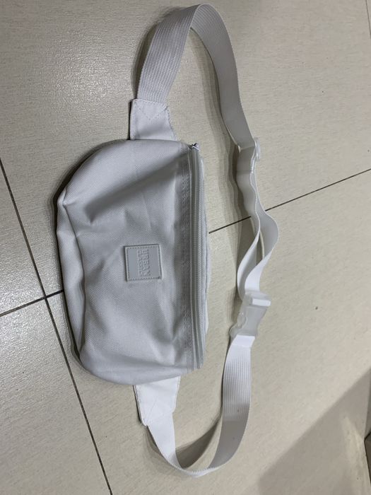 Biała saszetka nerka Urban Classics