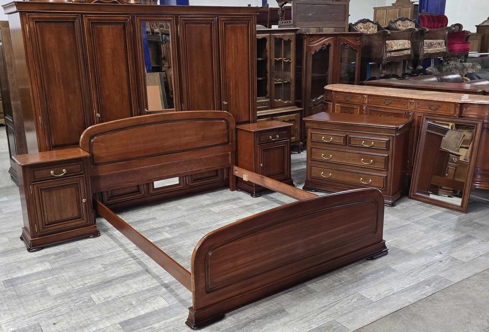 Komplet Mebli Do Sypialni / Szafa / Łóżko 160 / Szafki / Komoda Lustro