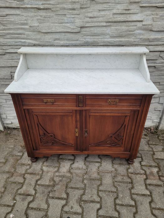 Fajna duża komoda z marmurowym blatem.