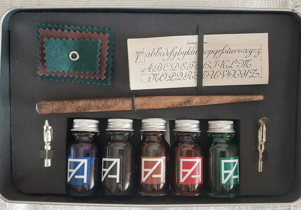 Conjunto tintas+aparo escrita vintage
