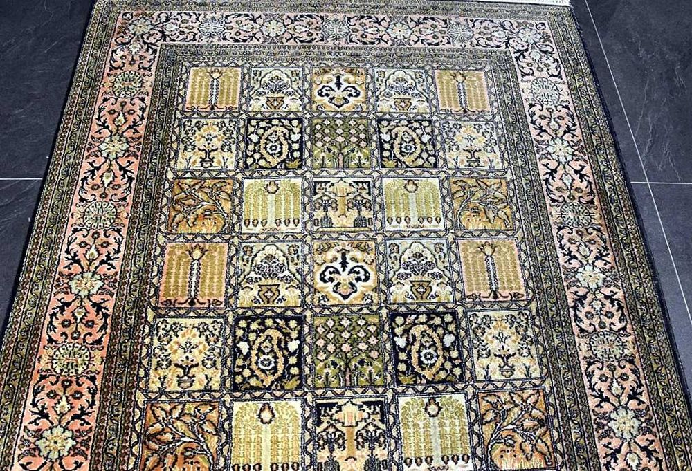 Tapete Oriental de SEDA DE CAXEMIRA, feito à mão com seda natural sobre urdidura de algodão, 195cm x 130cm