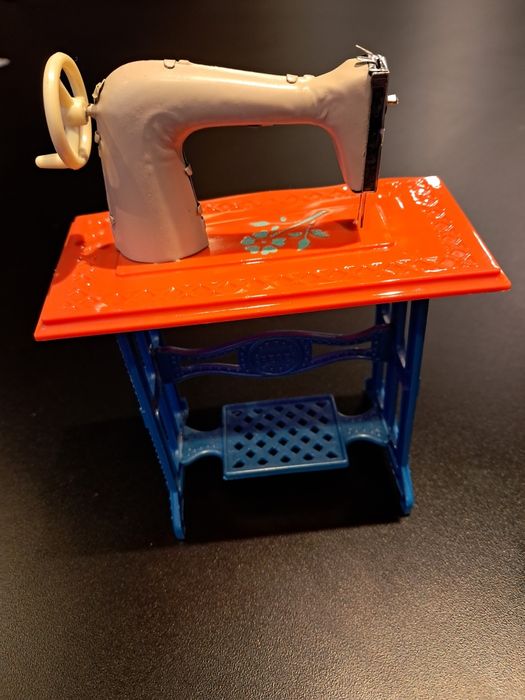 Brinquedos e carros miniaturas  da Pepe clássico.