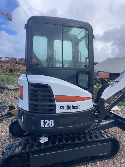 BobCat E26 como nova