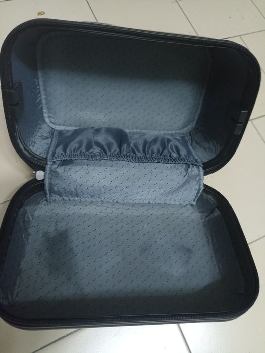 Nécessaire cinzento