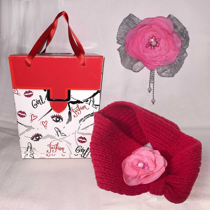 Подарок девочке - теплая повязка на голову, заколка-брошь, сумочка