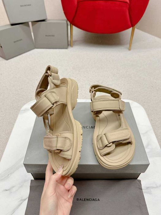 Balenciaga Buty, sandaly klapki, skora 080217