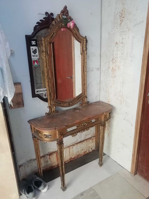 Vendo móvel de entrada antigo com espelho muito trabalhado