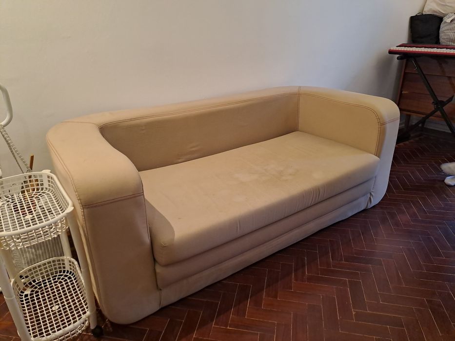 Sofá-cama bege 3 lugares – confortável e funcional