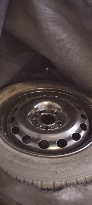 Opona z felga Kolo zapasowe do forda z pokrowcem