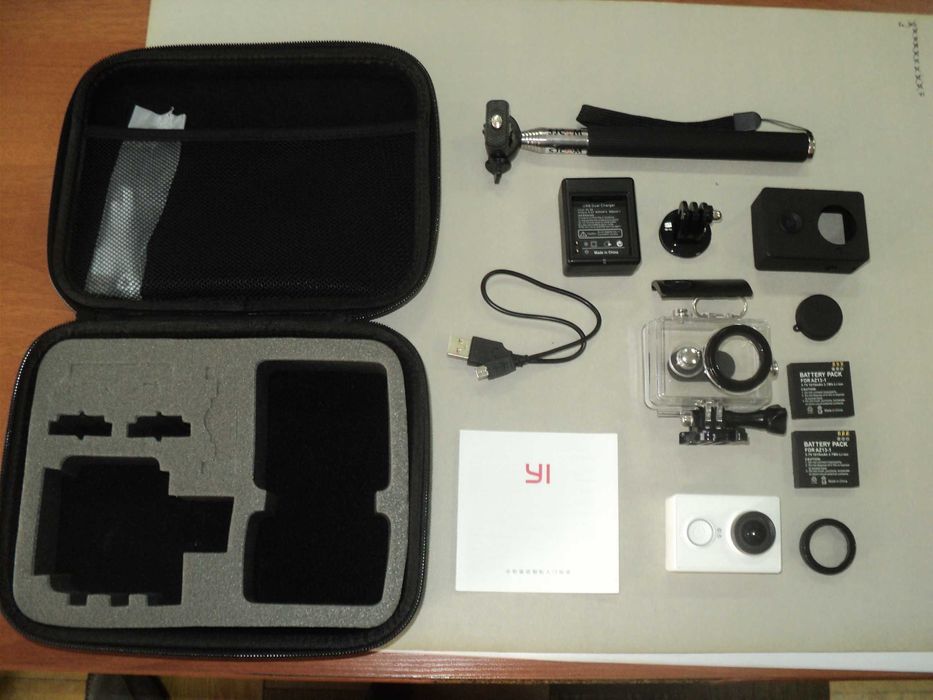 Câmara Xiaomi Yi + Acessórios (Como Novo)