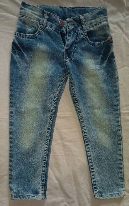 Стильные джинсы на 2-3 года в идеальном состоянии