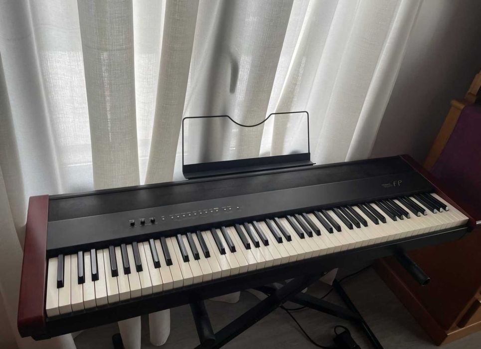 Piano semi profissional em muito bom estado