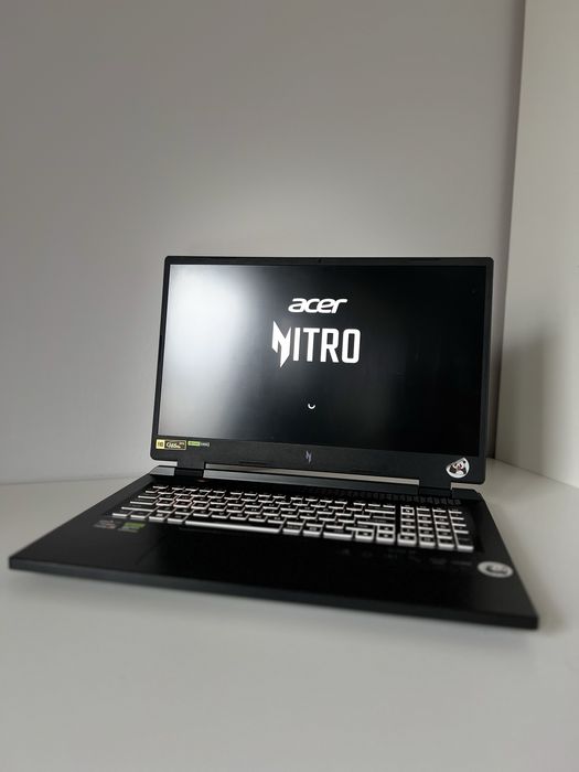 Acer nitro 17 AMD ryzen 5 7535HS RTX4050 16gb ram