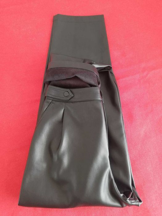 Calça preta, tamanho 40, Benetton