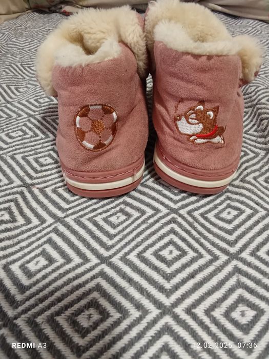 Уги для дівчінки в гарному стані