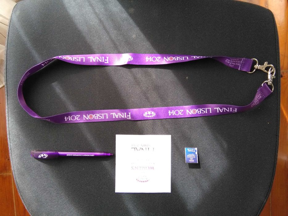 Pin autocolante caneta e porta-credencial Adidas Champions League 2014