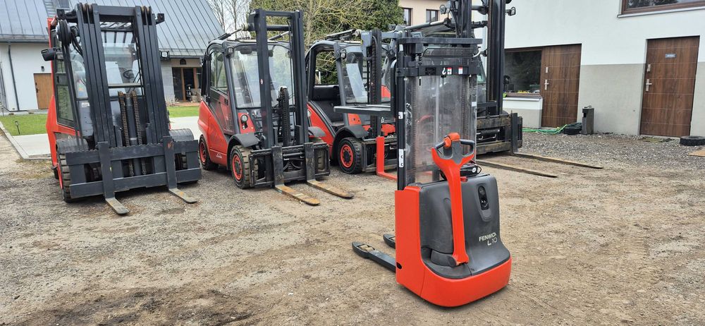 Elektryczny Paleciak Linde L10 - Rok 2015 - Triplex 4.45 m. - Wolny skok wideł.