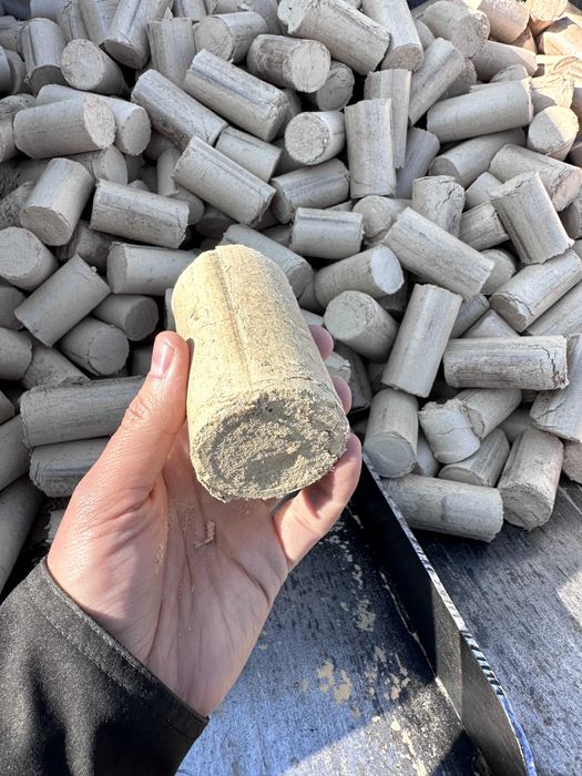 Brykiet drzewny dębowy liściasty walec 50mm opał w workach po 20kg