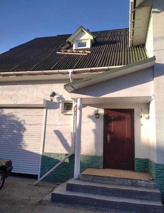 Гарний просторий будинок у передмісті Одеси