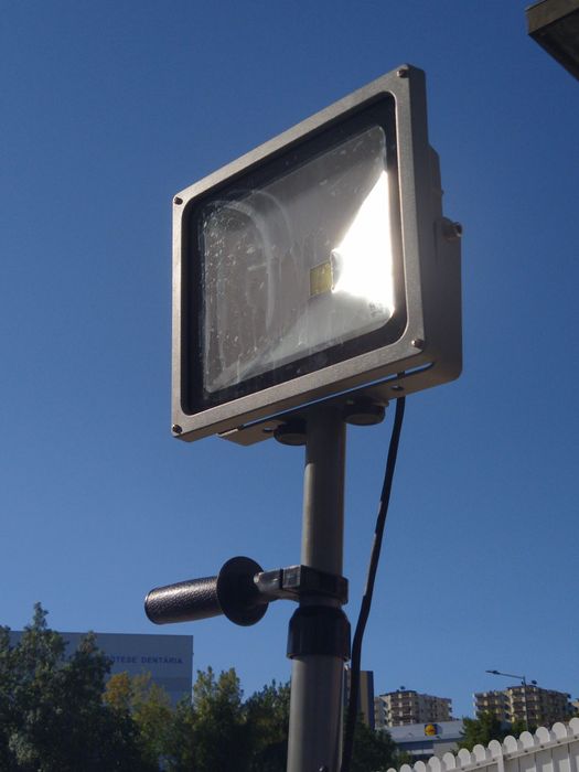 Foco LED com tripé XQ-Lite®