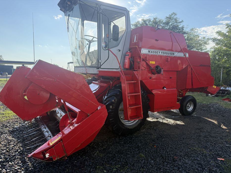 Комбайни зернозбиральний Massey Ferguson  330,16