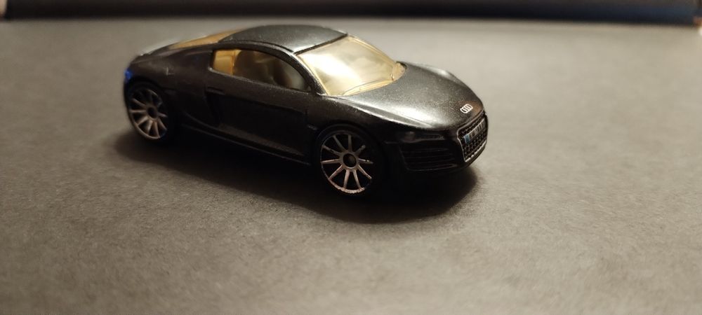 Hot wheels audi R8