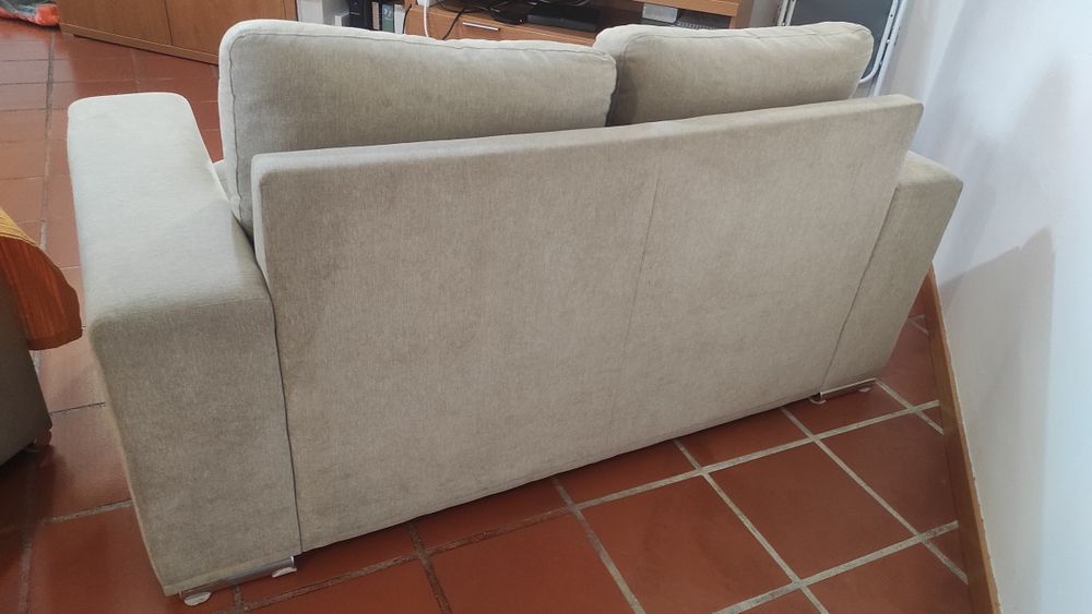 Sofa 2 lugares em bom estado.