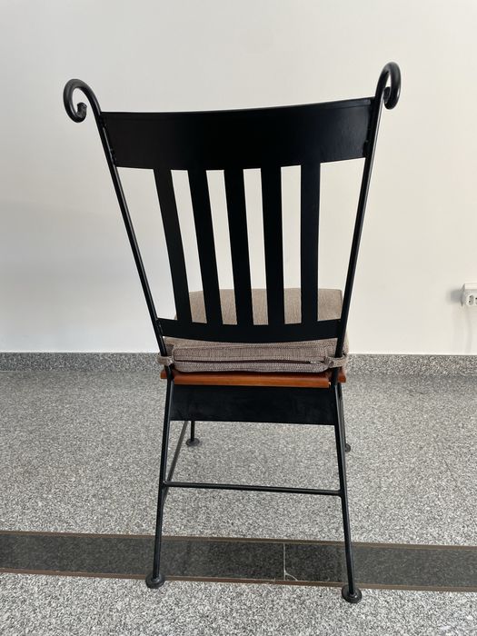 Mesa de sala de jantar e 4 cadeiras