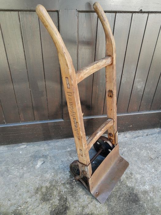 Wòzek transportowy przedwojenny.