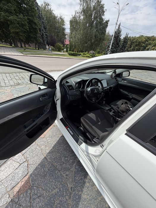 Mitsubishi lancer 10