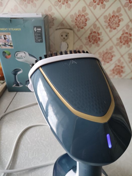 Відпаріватель для одягу