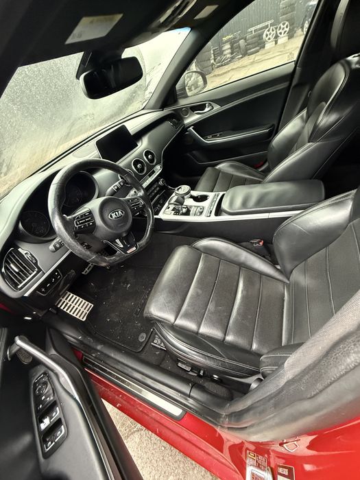 Kia Stinger 3.3 бенз 80к пробег