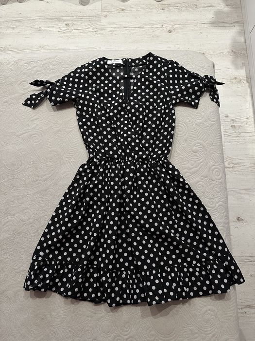 Літня сукня в горох