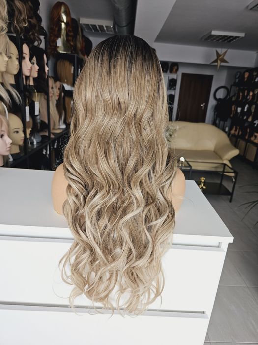 Długa peruka fale loki blond sombre naturalna fryzura Sylwia
