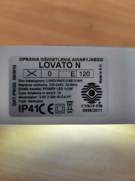 Lampa awaryjna oświetlenie ewakuacyjne.