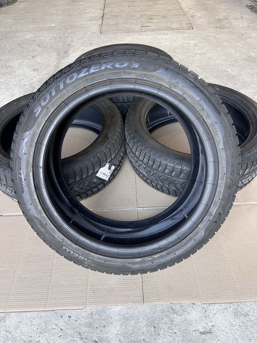 Резина зимная.   Pirelli.   245.45.19.   Germany